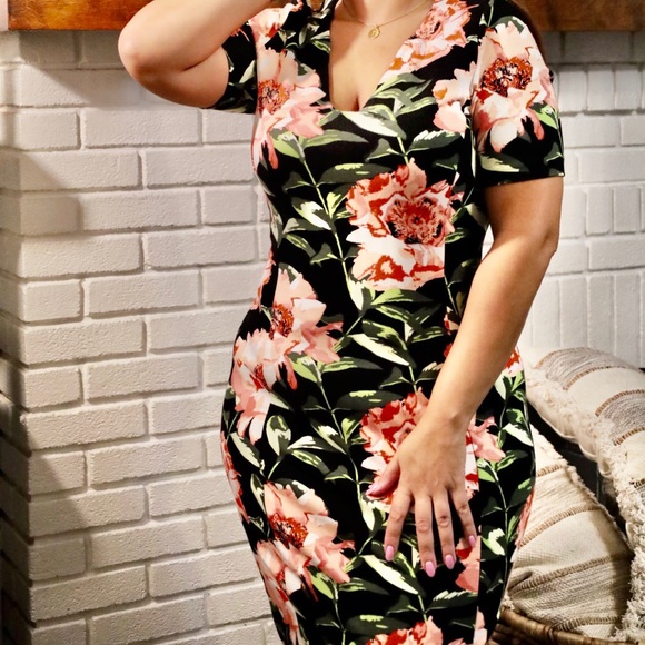 Black and Pink Floral Mid Dress - Picture 3 of 4